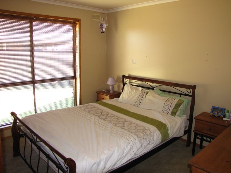 11 Castle Street, Moe VIC 3825