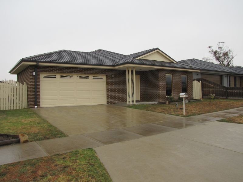 39 Sweetwater Place, Moe VIC 3825