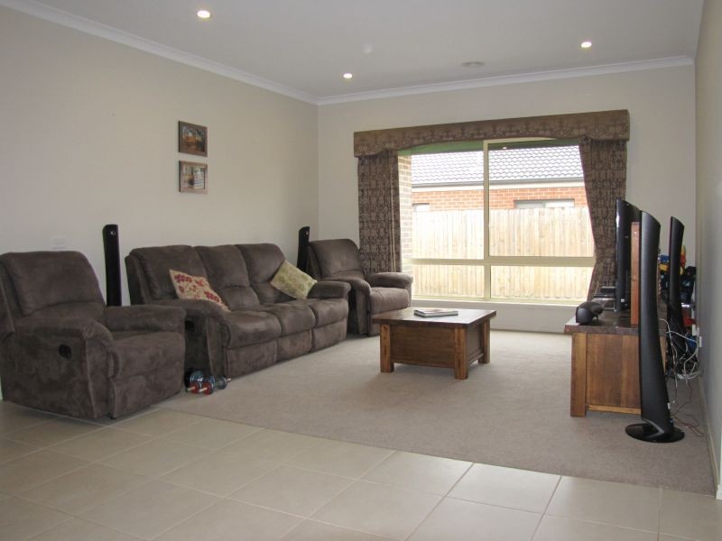 39 Sweetwater Place, Moe VIC 3825