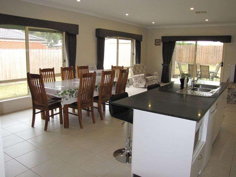 39 Sweetwater Place, Moe VIC 3825