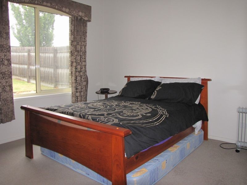 39 Sweetwater Place, Moe VIC 3825