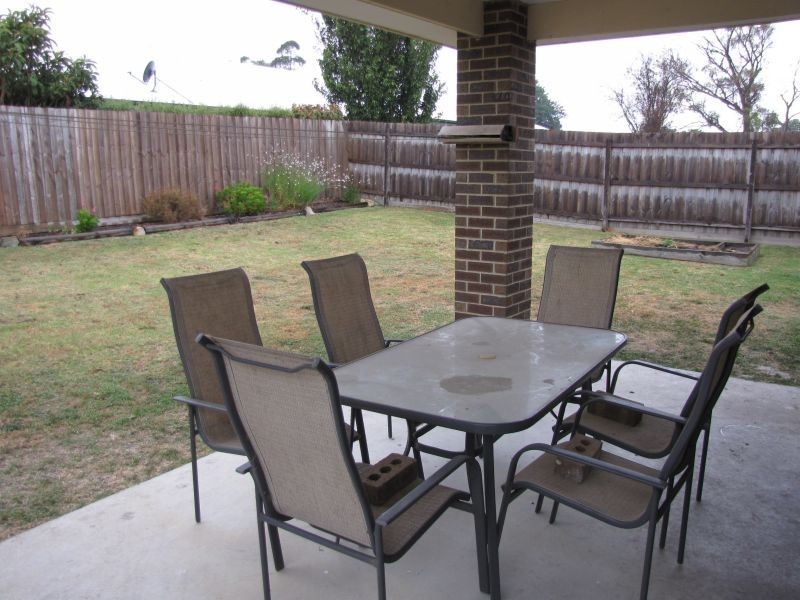 39 Sweetwater Place, Moe VIC 3825