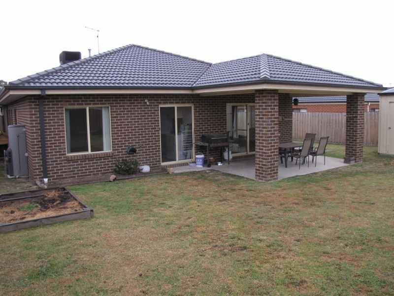 39 Sweetwater Place, Moe VIC 3825