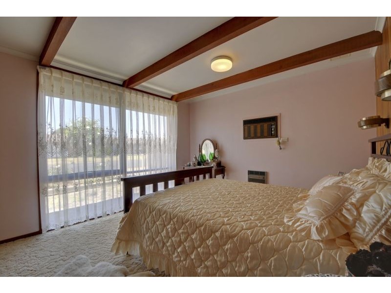 6 Saxtons Drive, Moe VIC 3825