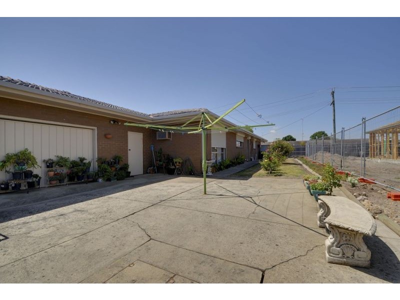 6 Saxtons Drive, Moe VIC 3825