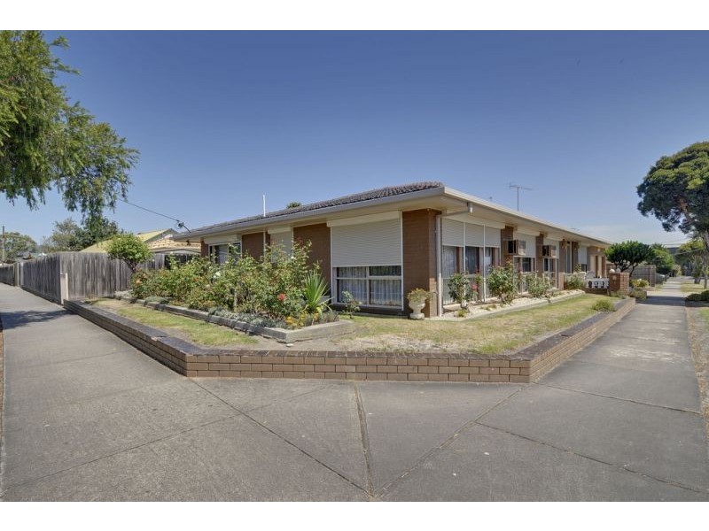 6 Saxtons Drive, Moe VIC 3825