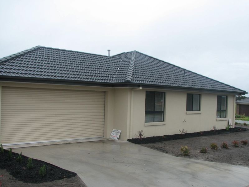 1/16 Sweetwater Place, Moe VIC 3825