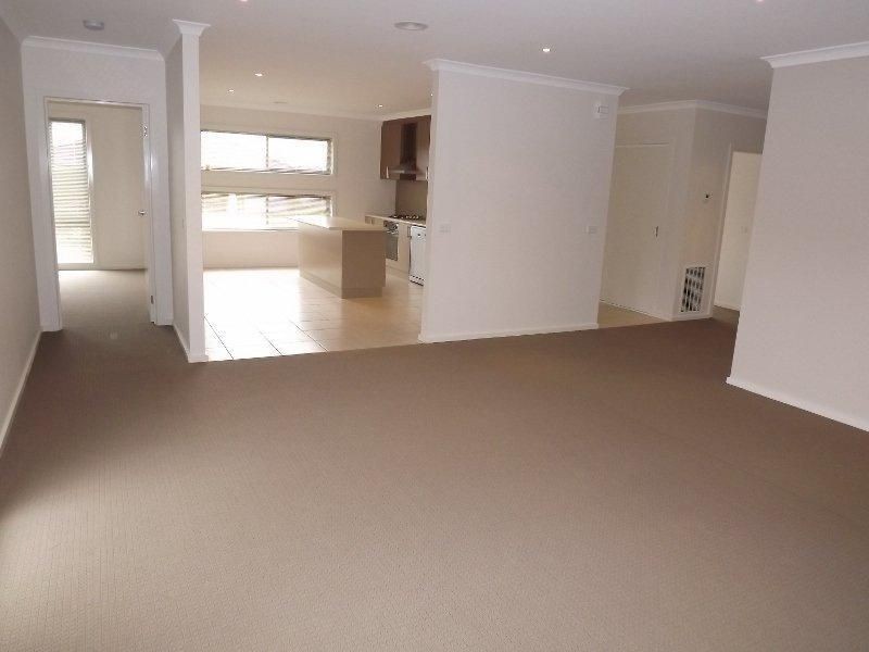 1/16 Sweetwater Place, Moe VIC 3825