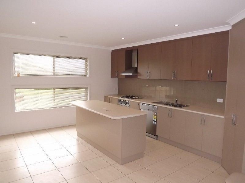 1/16 Sweetwater Place, Moe VIC 3825