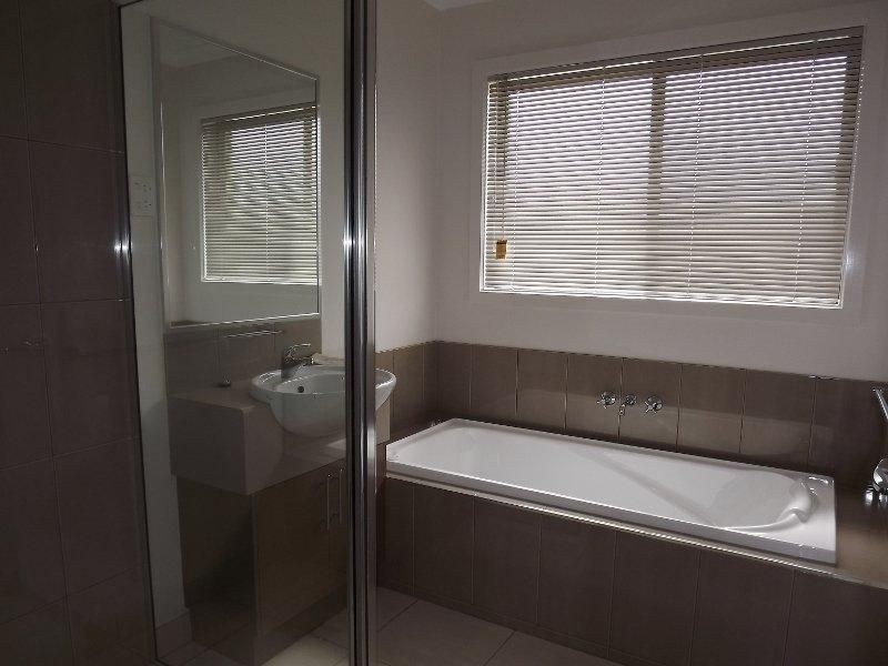 1/16 Sweetwater Place, Moe VIC 3825