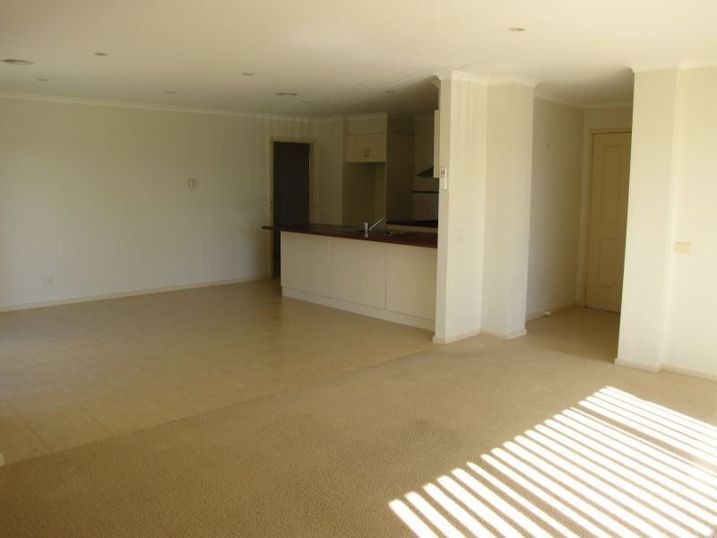 8 Carbine Street, Moe VIC 3825