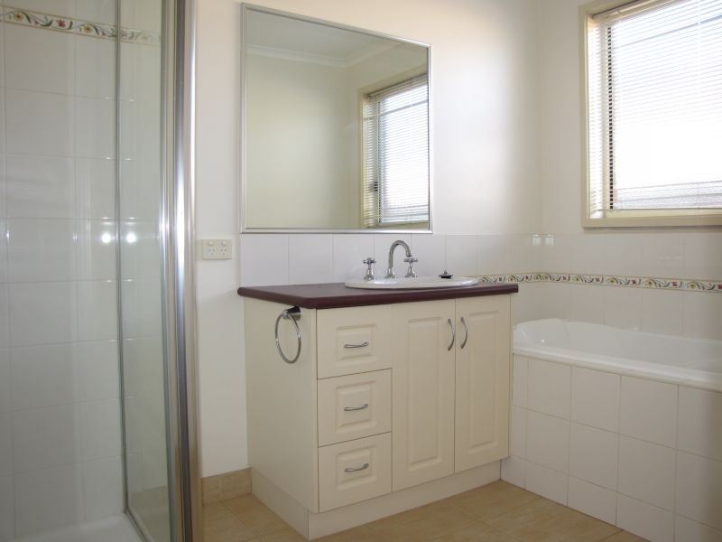 8 Carbine Street, Moe VIC 3825