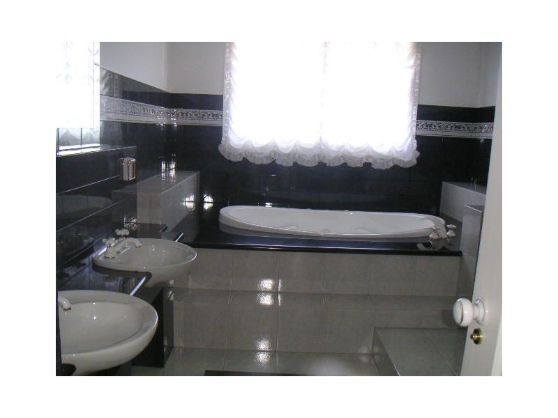 4 MARCUS RD, Templestowe Lower VIC 3107