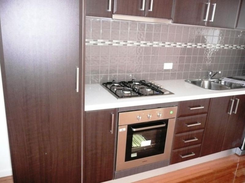 10 OSBORNE GROVE(R), Preston VIC 3072