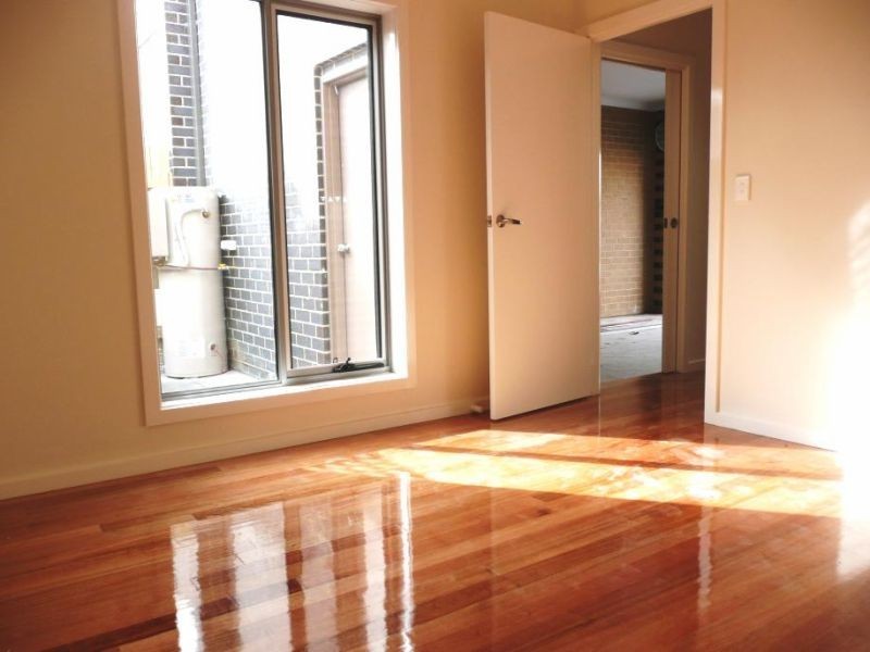 10 OSBORNE GROVE(R), Preston VIC 3072