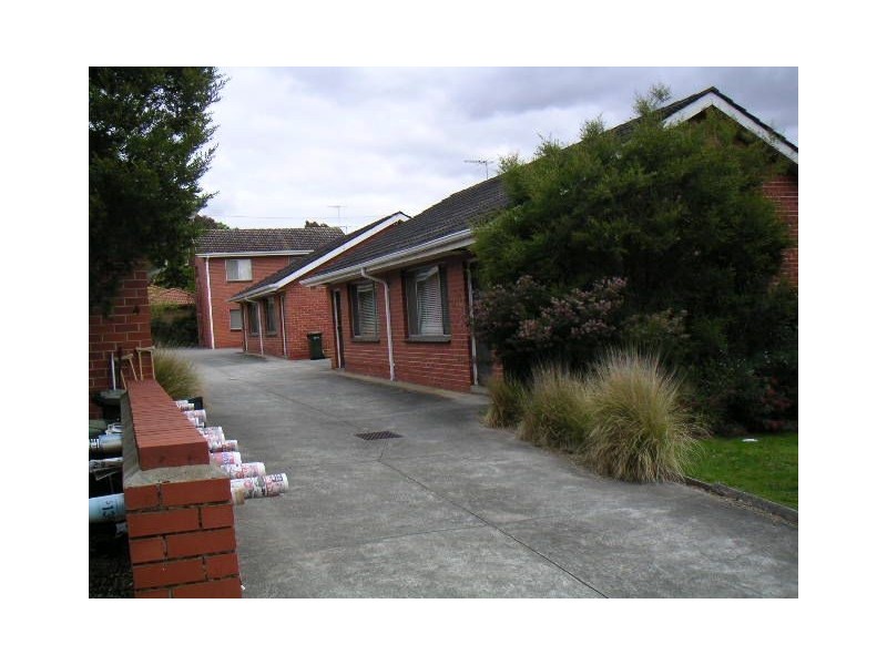 4 LITHGOW AVE, Blackburn VIC 3130