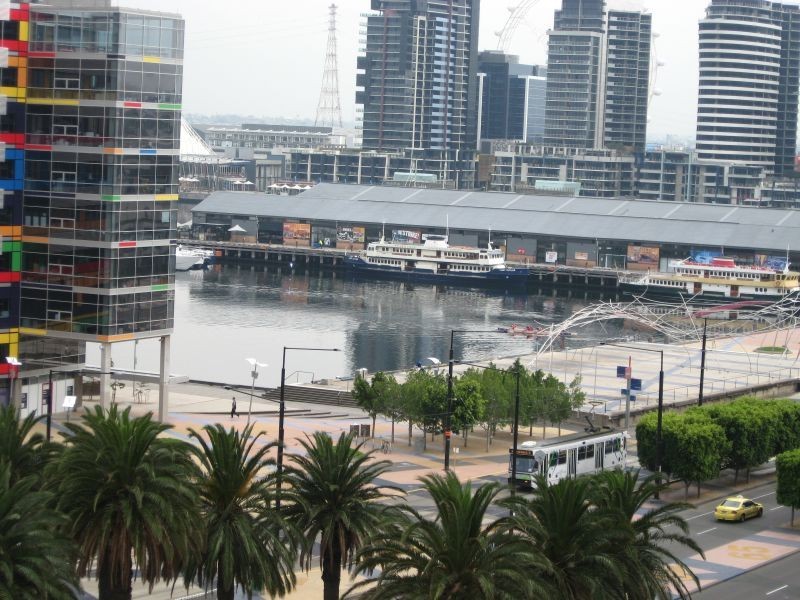 18 WATERVIEW WALK(DH2), Docklands VIC 3008