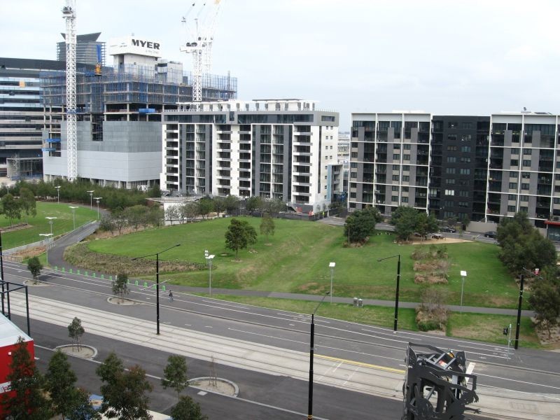 18 WATERVIEW WALK(DH2), Docklands VIC 3008
