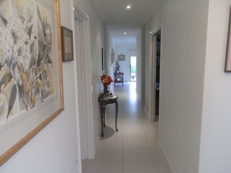 11 Vincent Blvd, Trafalgar VIC 3824