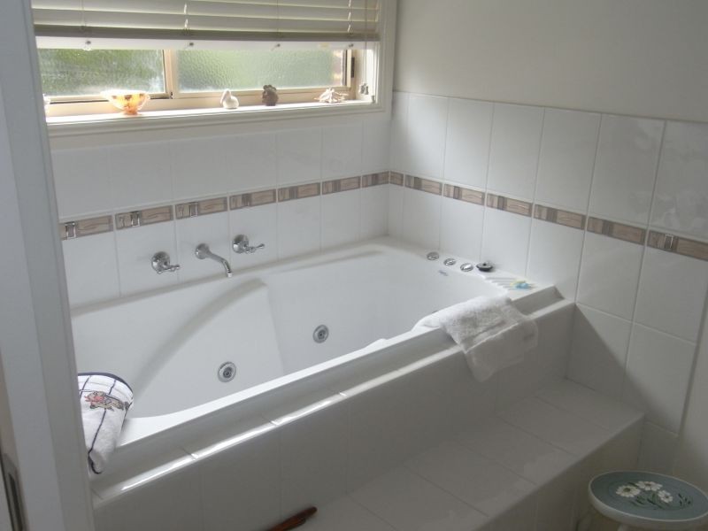 11 Vincent Blvd, Trafalgar VIC 3824