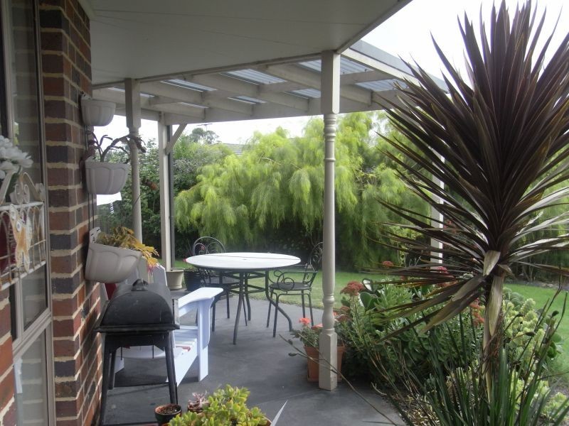 11 Vincent Blvd, Trafalgar VIC 3824