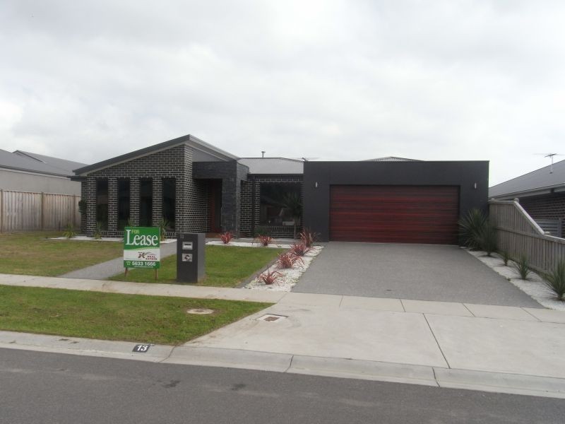 13 Villaneuve Drive, Trafalgar VIC 3824