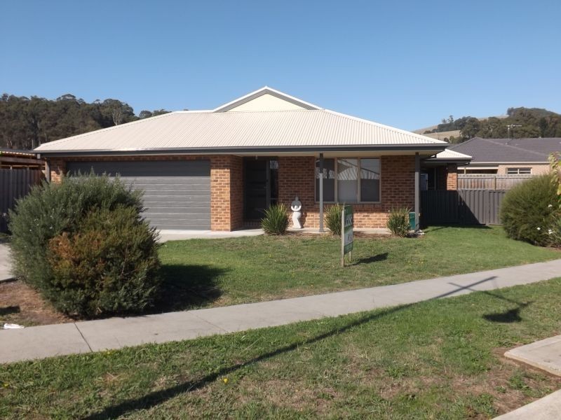 14 Vincent Blvd, Trafalgar VIC 3824