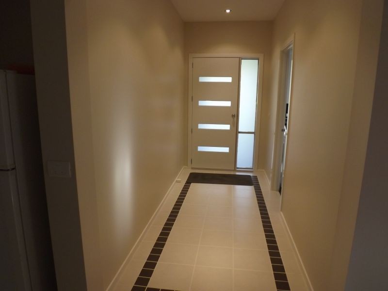 9 Vincent Blvd, Trafalgar VIC 3824