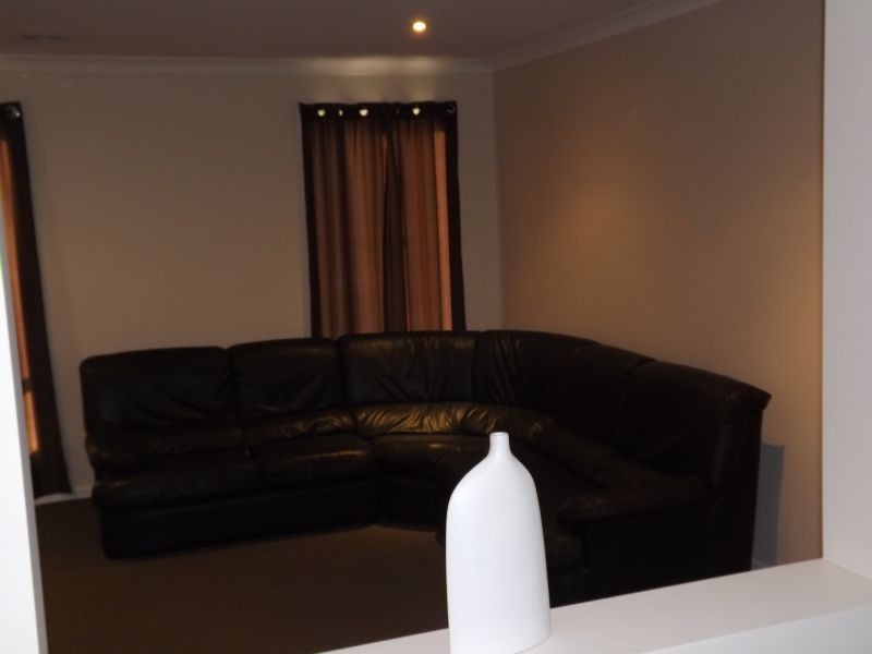 9 Vincent Blvd, Trafalgar VIC 3824