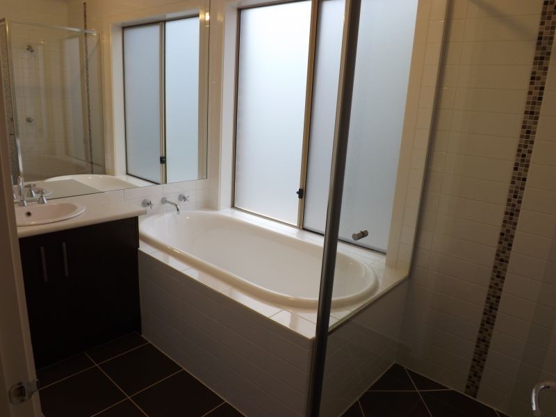 9 Vincent Blvd, Trafalgar VIC 3824