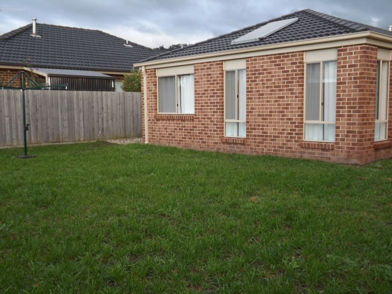 9 Vincent Blvd, Trafalgar VIC 3824