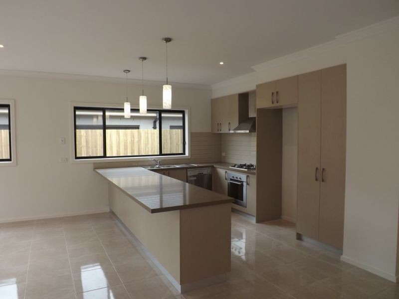 2/43 Kitchener Street, Trafalgar VIC 3824