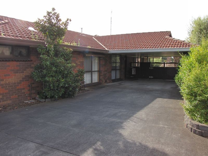 5 Avon Court, Newborough VIC 3825