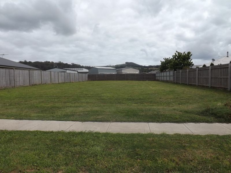 35 Villeneuve Drive, Trafalgar VIC 3824