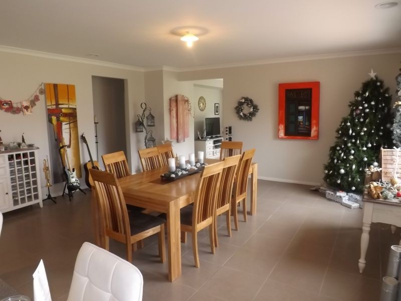 14 Villeneuve Drive, Trafalgar VIC 3824