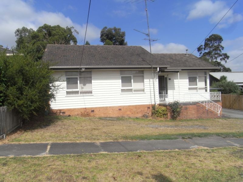 11 Eastleigh Crt, Newborough VIC 3825