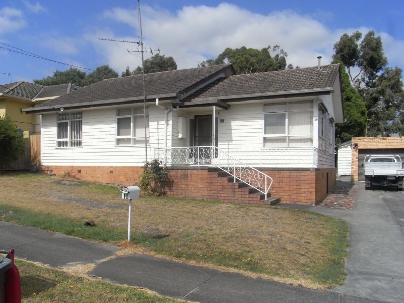 11 Eastleigh Crt, Newborough VIC 3825