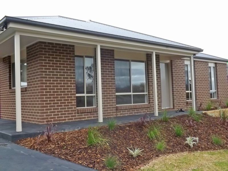 1/2 Corymbia Court, Trafalgar VIC 3824