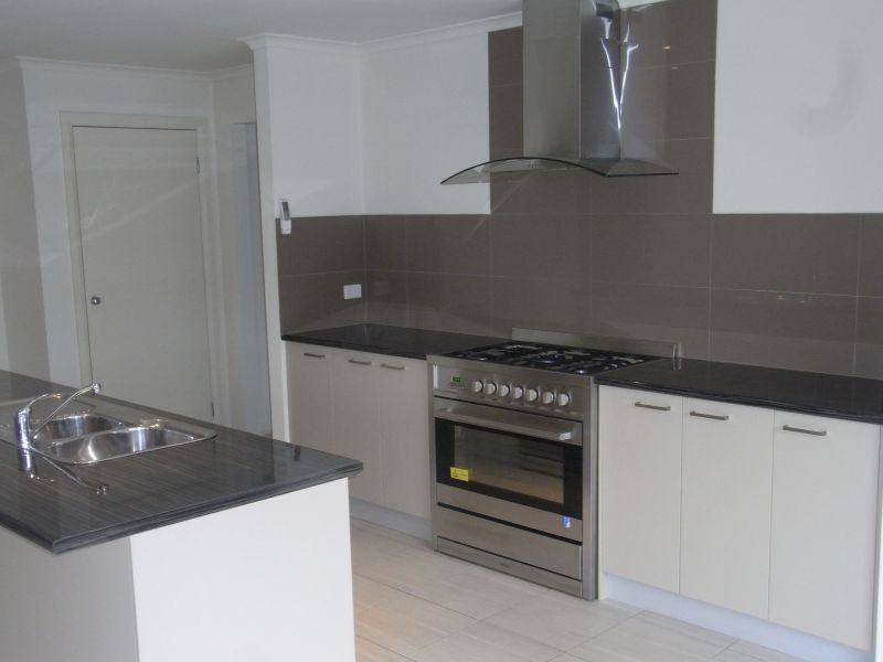 32 Vincent Blvd, Trafalgar VIC 3824