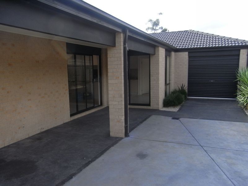 32 Vincent Blvd, Trafalgar VIC 3824