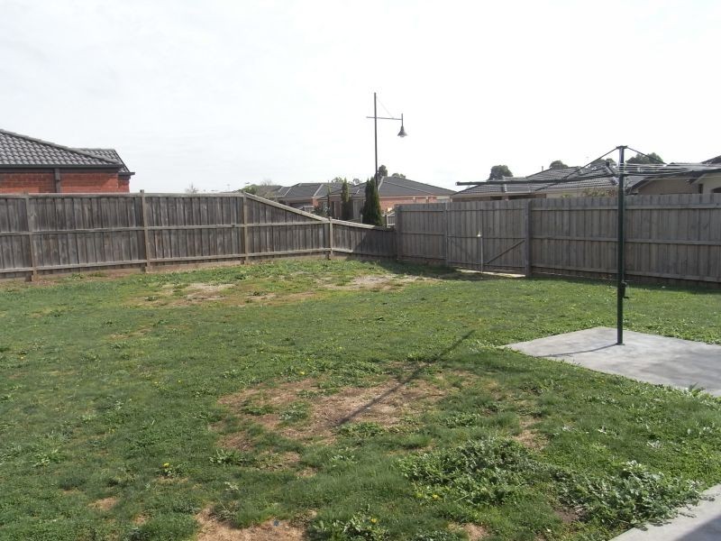 32 Vincent Blvd, Trafalgar VIC 3824