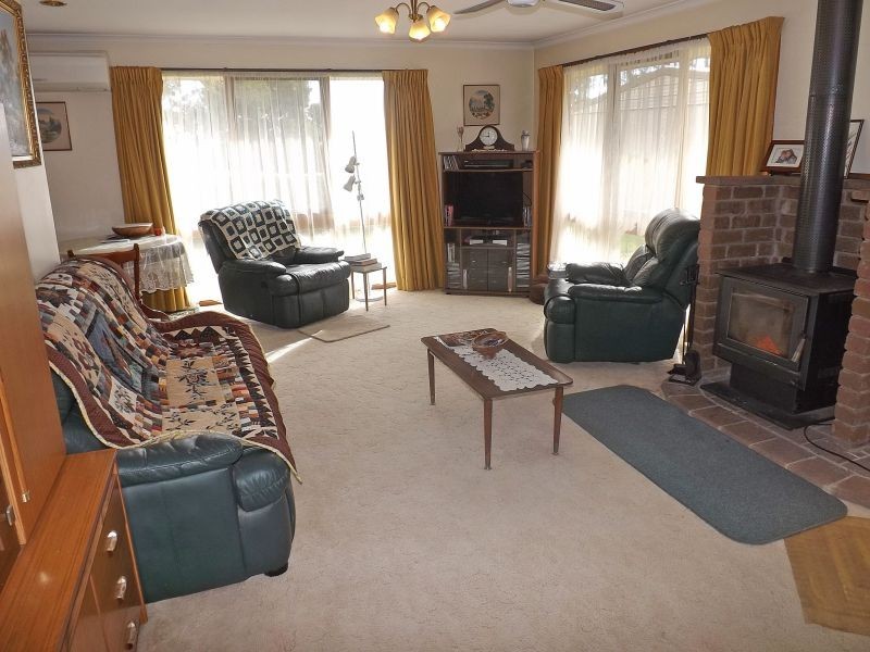 13 Cemetery Road, Trafalgar East VIC 3824