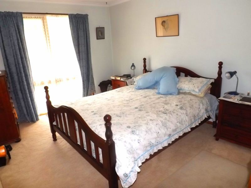 13 Cemetery Road, Trafalgar East VIC 3824