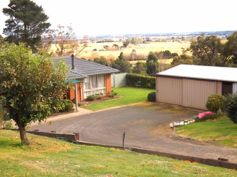 13 Cemetery Road, Trafalgar East VIC 3824