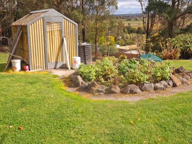 13 Cemetery Road, Trafalgar East VIC 3824