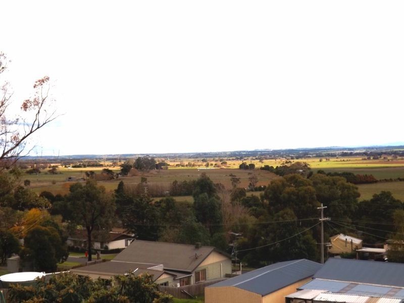 13 Cemetery Road, Trafalgar East VIC 3824