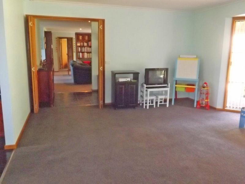 588 Russell Creek Road, Hill End VIC 3825