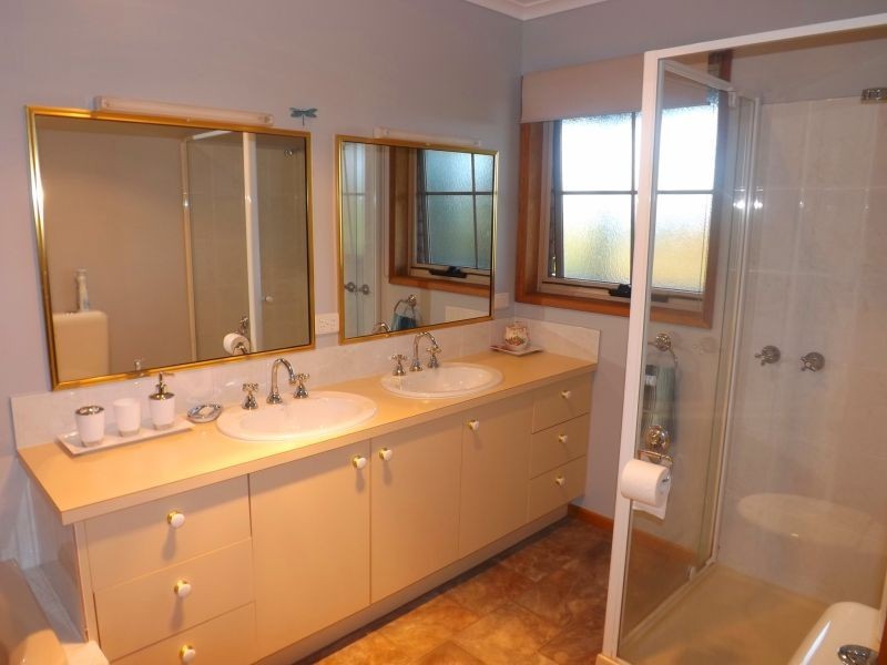 588 Russell Creek Road, Hill End VIC 3825