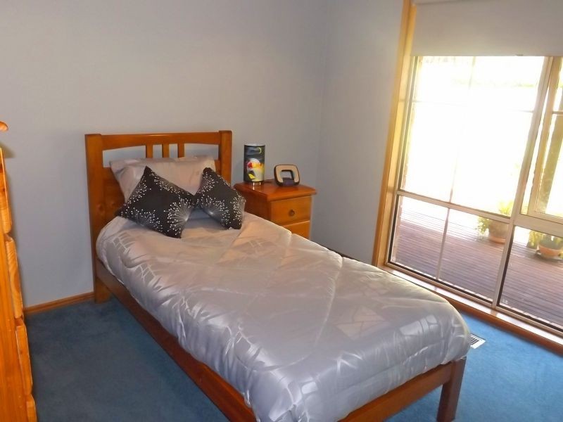 588 Russell Creek Road, Hill End VIC 3825