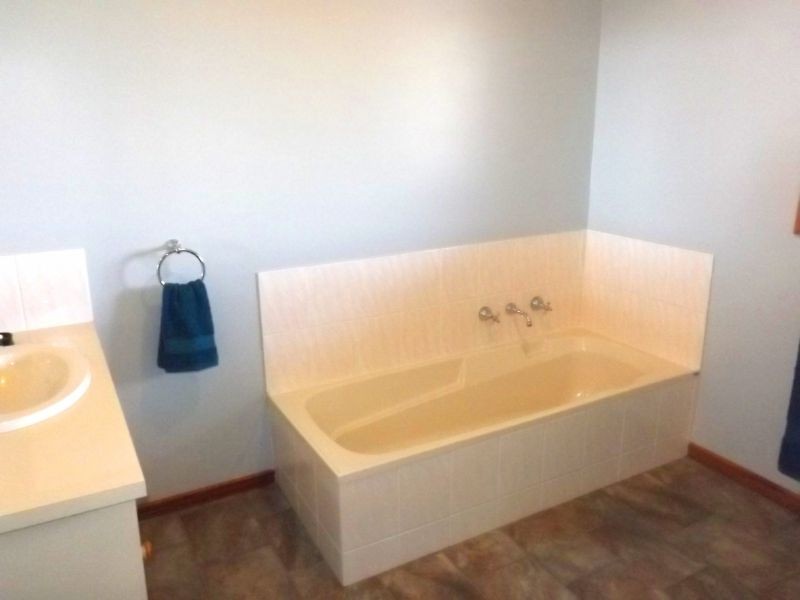 588 Russell Creek Road, Hill End VIC 3825